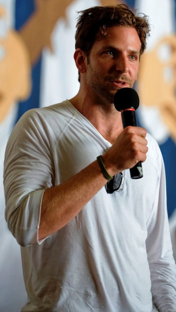 Bradley_Cooper,_July_2009_(cropped)